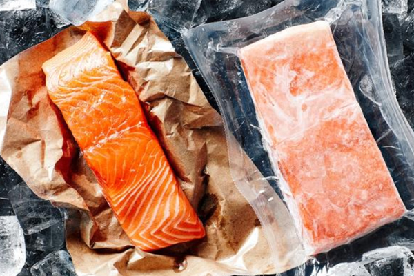 如何判斷三文魚(yú)是否新鮮 三文魚(yú)新鮮判斷方法 如何判斷三文魚(yú)是否新鮮 三文魚(yú)新鮮判斷方法