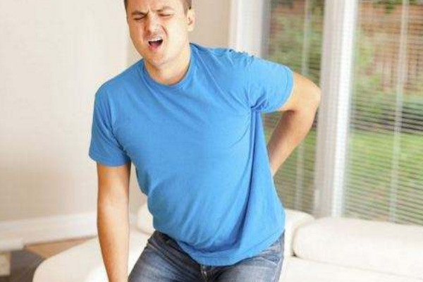 解決肩硬腰痛、水腫失眠的睡前柔軟操