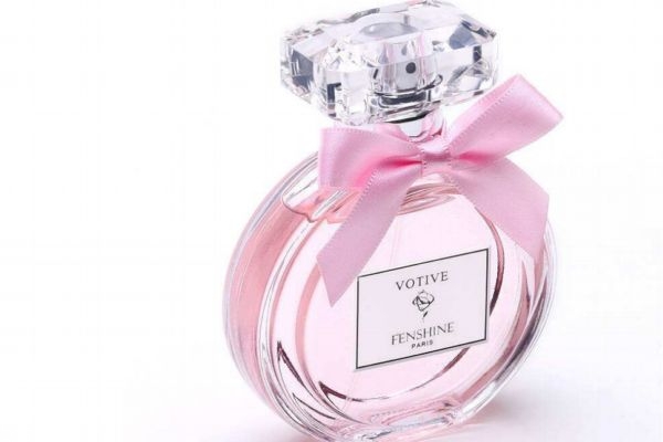 香水為什么要噴在耳后和手腕 噴香水技巧全在這 香水為什么要噴在耳后和手腕 噴香水技巧全在這