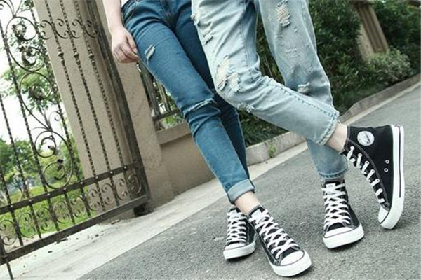 帆布鞋有味道怎么辦 用這幾招來除味 帆布鞋有味道怎么辦 用這幾招來除味