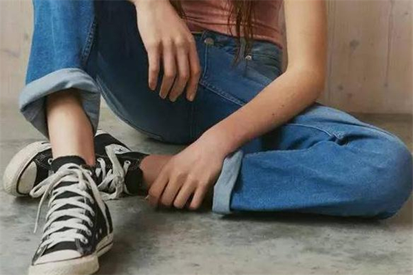 帆布鞋有味道怎么辦 用這幾招來除味 帆布鞋有味道怎么辦 用這幾招來除味