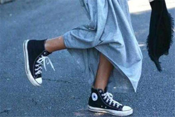 帆布鞋有味道怎么辦 用這幾招來除味 帆布鞋有味道怎么辦 用這幾招來除味