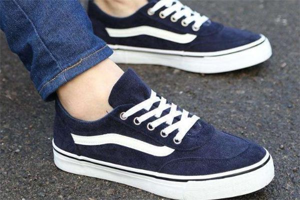 板鞋和運(yùn)動(dòng)鞋尺碼一樣嗎 要看品牌和型號(hào) 板鞋和運(yùn)動(dòng)鞋尺碼一樣嗎 要看品牌和型號(hào)