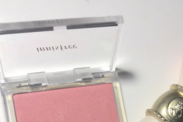 悅詩(shī)風(fēng)吟腮紅價(jià)格 學(xué)生黨也用得起 悅詩(shī)風(fēng)吟腮紅價(jià)格 學(xué)生黨也用得起