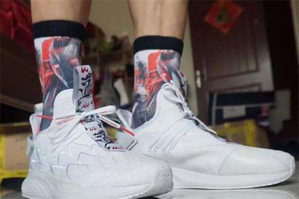 李寧溯錦繡腳感 穿著體驗(yàn)很不錯(cuò) 李寧溯錦繡腳感 穿著體驗(yàn)很不錯(cuò)