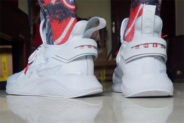 李寧溯錦繡腳感 穿著體驗(yàn)很不錯(cuò) 李寧溯錦繡腳感 穿著體驗(yàn)很不錯(cuò)