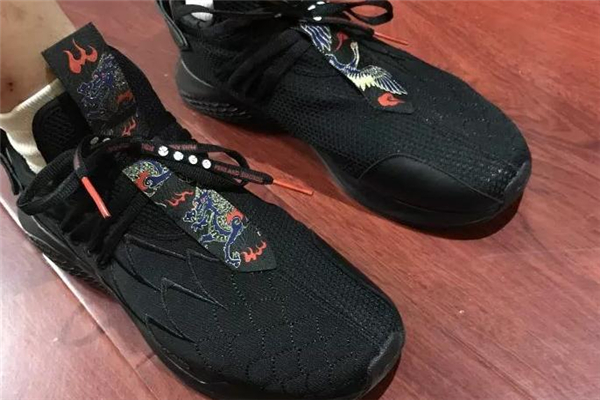 李寧溯錦繡腳感 穿著體驗(yàn)很不錯(cuò) 李寧溯錦繡腳感 穿著體驗(yàn)很不錯(cuò)