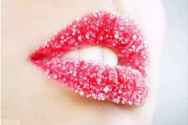 唇部磨砂膏什么時候用 唇部磨砂膏使用頻率 唇部磨砂膏什么時候用 唇部磨砂膏使用頻率