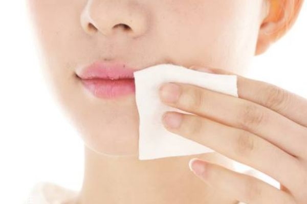 嘴唇為什么干燥 嘴唇干怎么保養(yǎng) 嘴唇為什么干燥 嘴唇干怎么保養(yǎng)