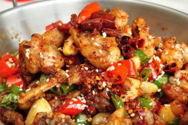 牛蛙要?jiǎng)兤?剝皮更美味 牛蛙要?jiǎng)兤?剝皮更美味