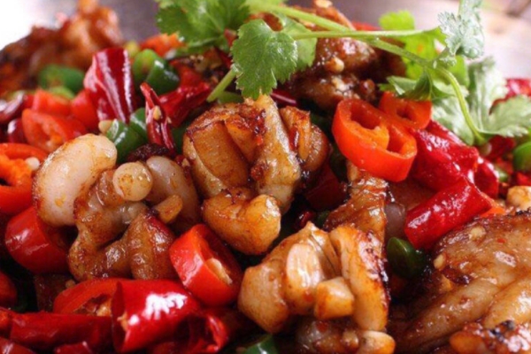 牛蛙要?jiǎng)兤?剝皮更美味 牛蛙要?jiǎng)兤?剝皮更美味