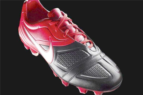 足球鞋ag和hg的區(qū)別 兩者差別不大 足球鞋ag和hg的區(qū)別 兩者差別不大