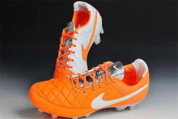 足球鞋大了半碼怎么辦 這樣來補救 足球鞋大了半碼怎么辦 這樣來補救