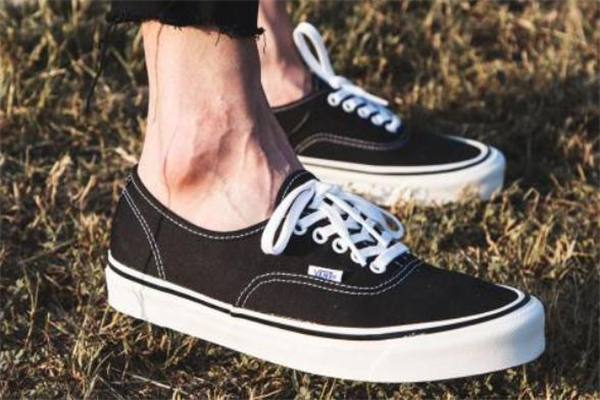 帆布鞋穿久了會變大嗎 不會特別明顯 帆布鞋穿久了會變大嗎 不會特別明顯