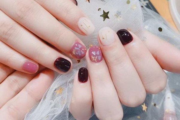 紅色系跳色美甲圖片 顯手白紅色系跳色美甲 紅色系跳色美甲圖片 顯手白紅色系跳色美甲