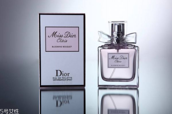 香奈兒香水和迪奧香水哪個(gè)好 迪奧和香奈兒香水區(qū)別 香奈兒香水和迪奧香水哪個(gè)好 迪奧和香奈兒香水區(qū)別