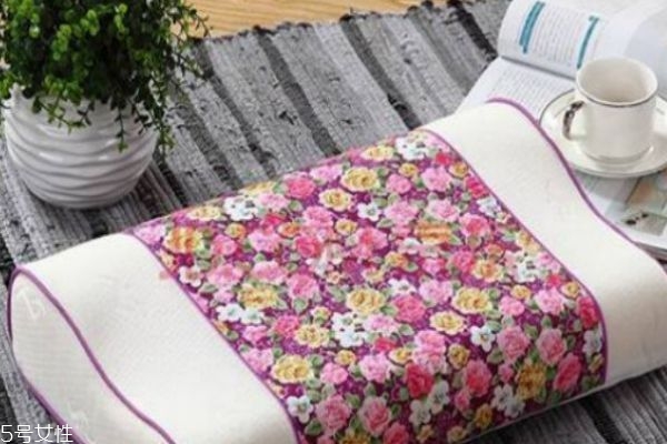 記憶枕適合什么人用 頸椎病選記憶枕還是乳膠枕 記憶枕適合什么人用 頸椎病選記憶枕還是乳膠枕