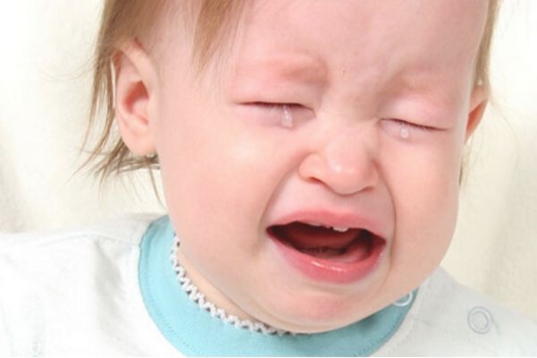 寶寶誤吞異物會(huì)有什么癥狀 寶寶吞了異物怎么辦 寶寶誤吞異物會(huì)有什么癥狀 寶寶吞了異物怎么辦