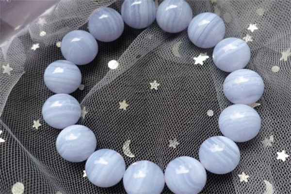 藍(lán)紋瑪瑙有收藏價(jià)值嗎 要看具體大小 藍(lán)紋瑪瑙有收藏價(jià)值嗎 要看具體大小