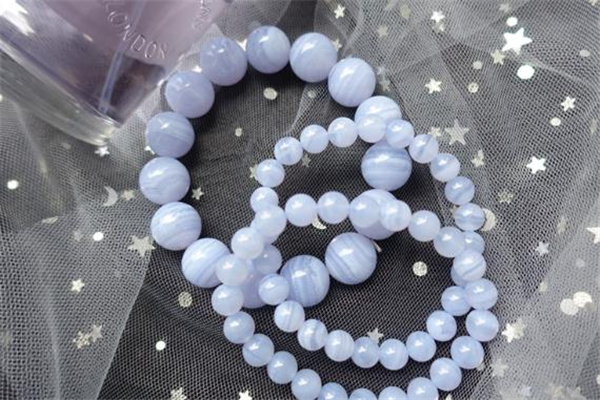 藍(lán)紋瑪瑙有收藏價(jià)值嗎 要看具體大小 藍(lán)紋瑪瑙有收藏價(jià)值嗎 要看具體大小