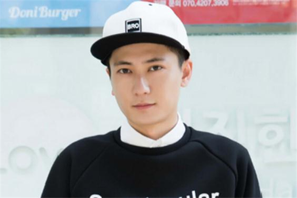 平沿帽適合什么臉型 對(duì)臉型要求不高 平沿帽適合什么臉型 對(duì)臉型要求不高