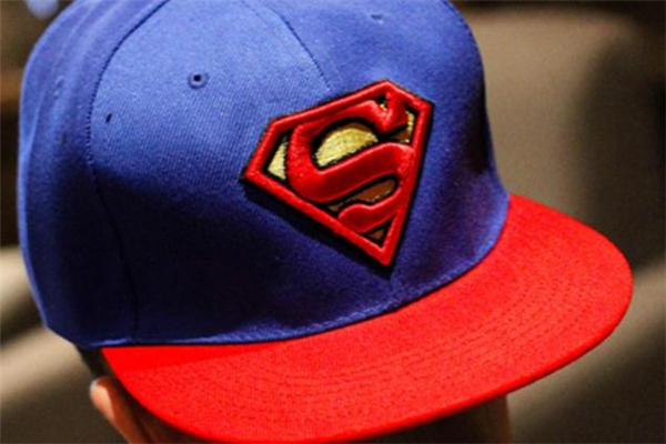 平沿帽怎么戴好看 搭配要點(diǎn)要熟記 平沿帽怎么戴好看 搭配要點(diǎn)要熟記