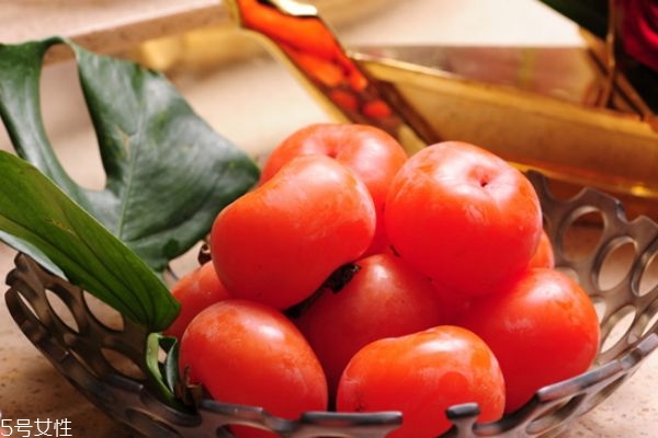 柿子澀嘴怎么辦 吃柿子要注意什么 柿子澀嘴怎么辦 吃柿子要注意什么