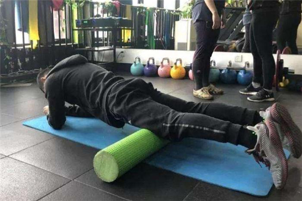 跑步機跑完步怎么拉伸 放松腿部肌肉