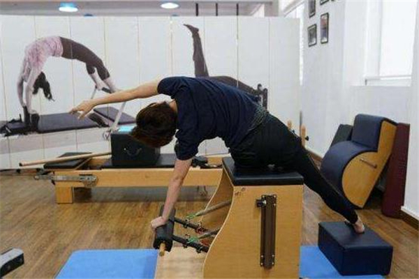 跑步機跑完步怎么拉伸 放松腿部肌肉