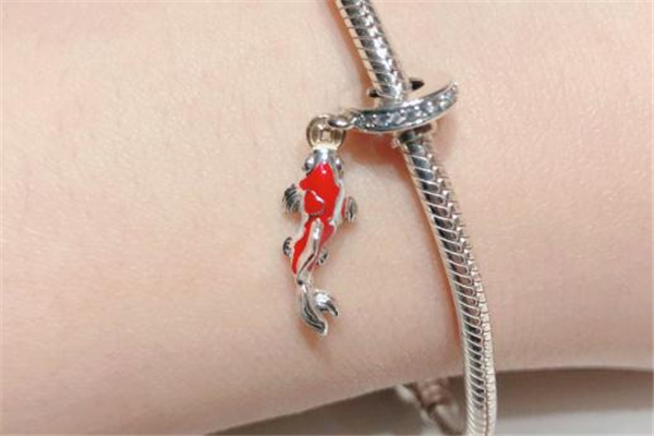 潘多拉錦鯉手鏈多少錢 新年帶來(lái)好運(yùn)