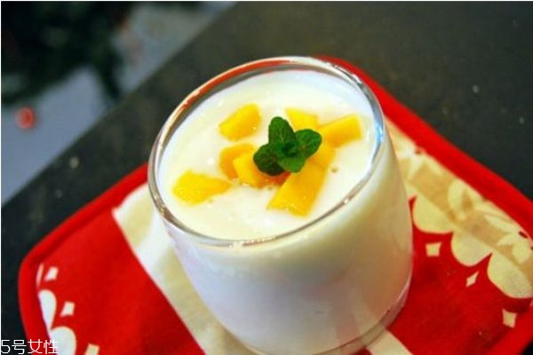 酸奶喝多了會(huì)怎樣 喝酸奶的最佳時(shí)間 酸奶喝多了會(huì)怎樣 喝酸奶的最佳時(shí)間