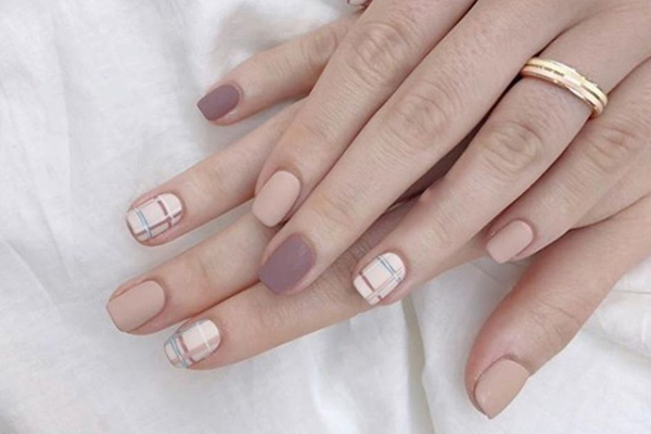 裸粉色指甲油顯手白嗎 裸粉色4個(gè)去黃顯白方法