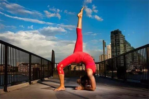 阿斯湯加瑜伽適合初學者嗎 需要一定的基礎 阿斯湯加瑜伽適合初學者嗎 需要一定的基礎