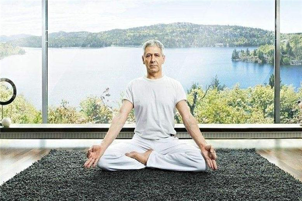 高溫瑜伽適合什么季節(jié) 秋冬練更好 高溫瑜伽適合什么季節(jié) 秋冬練更好