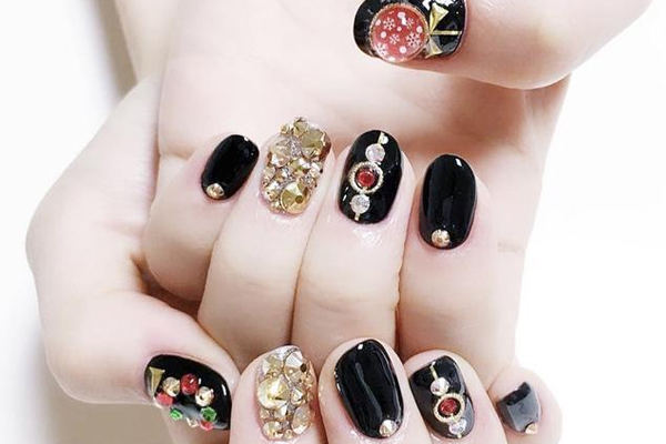 黑色鉆石美甲圖片 耀眼夸張黑色鉆石美甲 黑色鉆石美甲圖片 耀眼夸張黑色鉆石美甲