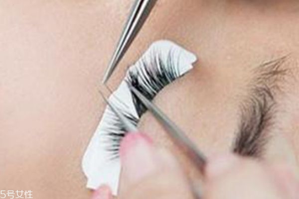 嫁接睫毛怎么保持更長時(shí)間 嫁接睫毛的詳細(xì)步驟 嫁接睫毛怎么保持更長時(shí)間 嫁接睫毛的詳細(xì)步驟