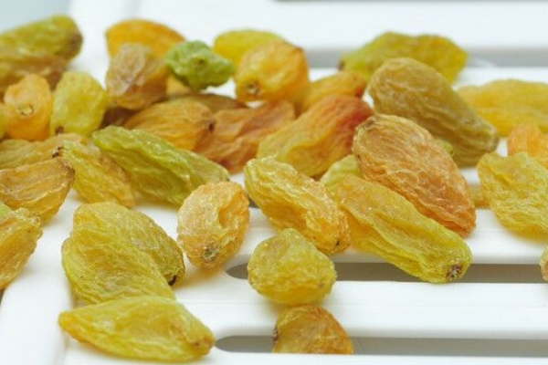 葡萄干能直接吃嗎 最好是洗一洗 葡萄干能直接吃嗎 最好是洗一洗