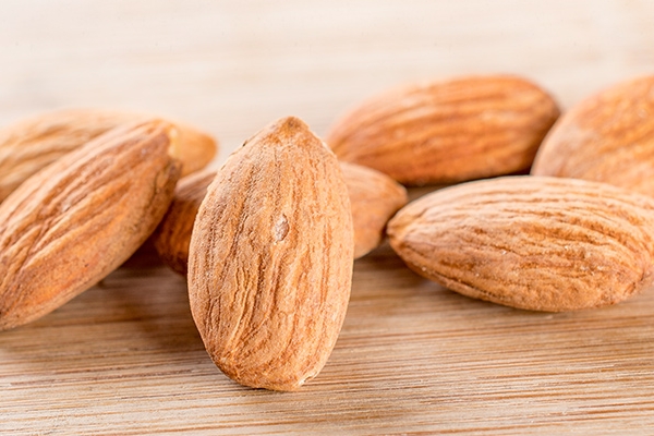 巴旦木是桃仁嗎 屬于扁桃仁 巴旦木是桃仁嗎 屬于扁桃仁