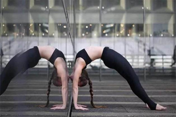 經(jīng)期可以練高溫瑜伽嗎 并不太適合 經(jīng)期可以練高溫瑜伽嗎 并不太適合