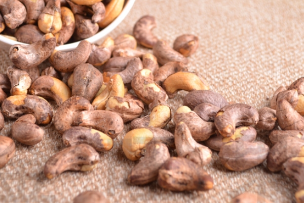 腰果可以作為零食吃嗎 最好是不要 腰果可以作為零食吃嗎 最好是不要