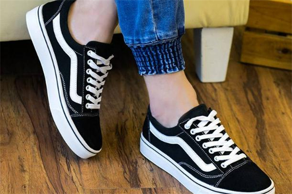 帆布鞋適合什么年齡？看自己心態(tài)