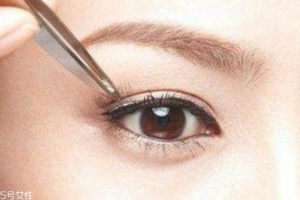 初學者怎么粘假睫毛 手把手教你貼 初學者怎么粘假睫毛 手把手教你貼