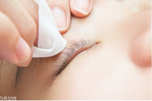 嫁接睫毛怎么保持更長時(shí)間 嫁接睫毛的詳細(xì)步驟 嫁接睫毛怎么保持更長時(shí)間 嫁接睫毛的詳細(xì)步驟