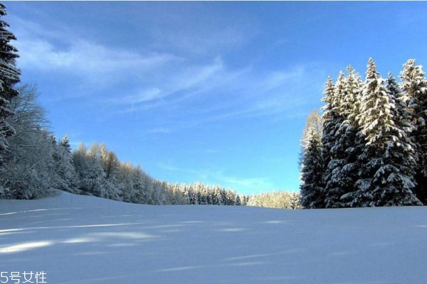 冬季養(yǎng)生重點(diǎn)保暖的八個(gè)部位要注意 冬季養(yǎng)生重點(diǎn)保暖的八個(gè)部位要注意