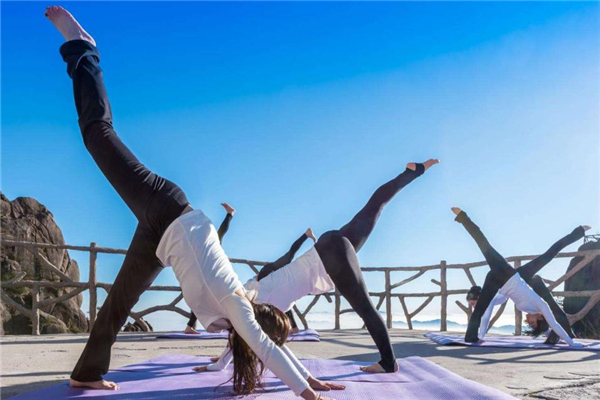 冬天早上幾點練瑜伽 六七點最好 冬天早上幾點練瑜伽 六七點最好