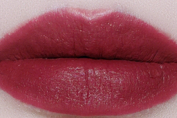 完美日記107口紅干不干 完美日記107顯白嗎 完美日記107口紅干不干 完美日記107顯白嗎