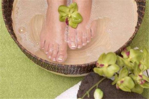 鹽水泡腳的六大神奇功效還不錯(cuò) 鹽水泡腳的六大神奇功效還不錯(cuò)