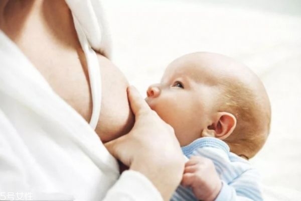 寶寶吃母乳的好處 母乳喂養(yǎng)對媽媽的好處 寶寶吃母乳的好處 母乳喂養(yǎng)對媽媽的好處