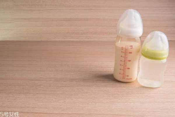 奶瓶多久換一次 好用的奶瓶品牌推薦 奶瓶多久換一次 好用的奶瓶品牌推薦