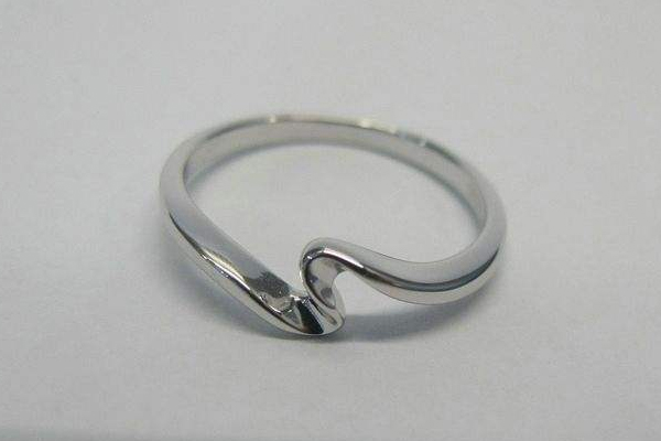 大拇指戴戒指什么意思 跟野心有關(guān) 大拇指戴戒指什么意思 跟野心有關(guān)